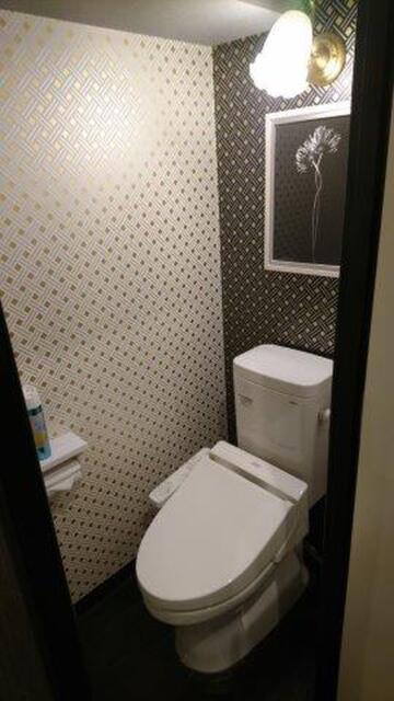 HOTEL ZERO(横浜市港北区/ラブホテル)の写真『402号室（トイレ。ウォシュレットはTOTO製）』by 格付屋
