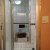 FASHION 2001 HOTEL(横浜市南区/ラブホテル)の写真『501号室 ベッド足元のドアを開けるとバスルーム、トイレ、洗面所あり』by なめろう