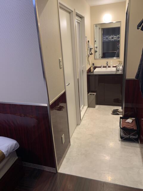 HOTEL AMORE（アモーレ）(渋谷区/ラブホテル)の写真『101号室　室内から玄関側を見る。』by 東京都
