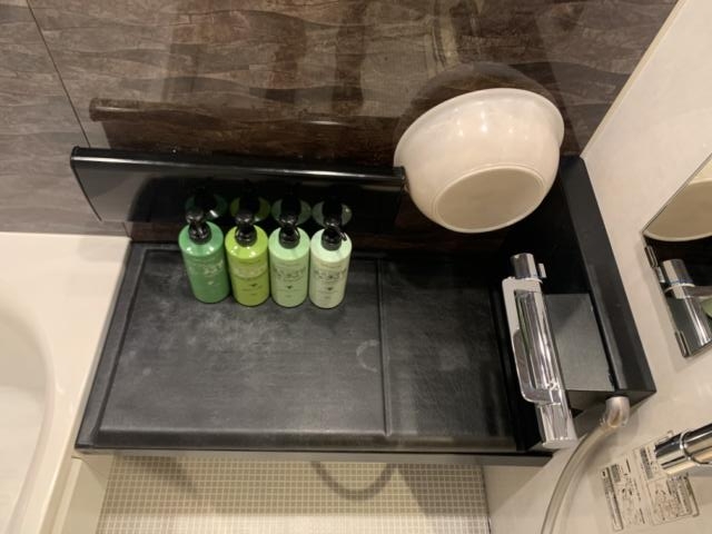 HOTEL AMORE（アモーレ）(渋谷区/ラブホテル)の写真『101号室　ボディシャンプー、浴室桶&amp;椅子』by 東京都