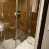 HOTEL OPERA (オペラ)(新宿区/ラブホテル)の写真『403号室、浴室はなくトイレ、シャワー。激せまですが、ガラス張りはちょいエロ。』by ゆうじい