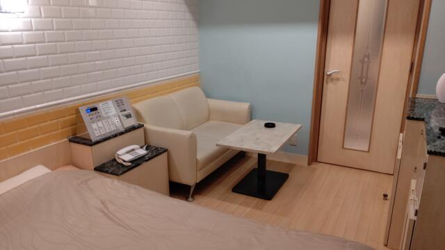 ホテル ラヴィⅡ(川崎市中原区/ラブホテル)の写真『213号室、ソファー①』by Sparkle