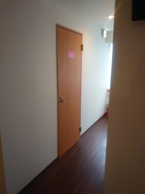 HOTEL Clover AKASAKA(クローバー赤坂)(港区/ラブホテル)の写真『402号 入口』by momomo