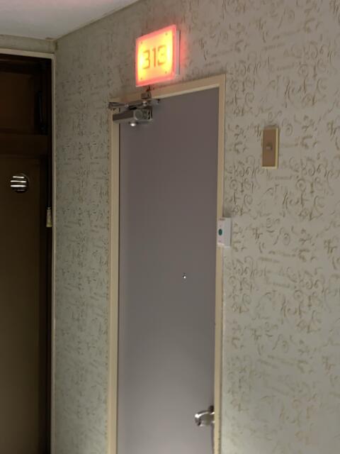 ホテル アテネ(柏市/ラブホテル)の写真『313号室　部屋前』by 東京都