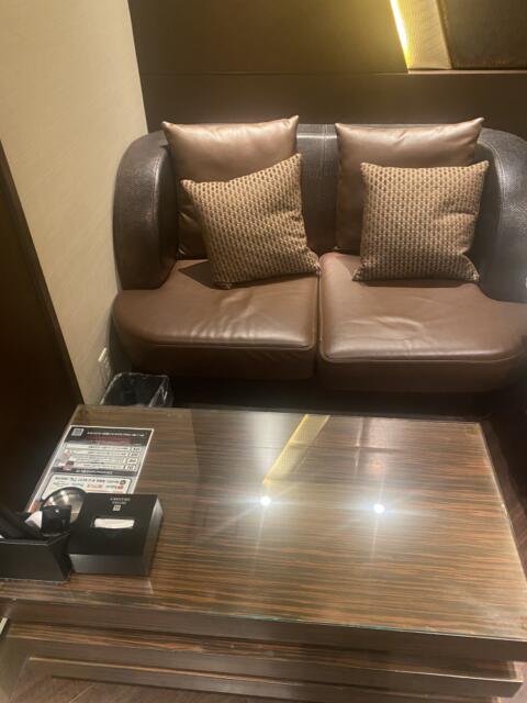 HOTEL GRANSKY（グランスカイ）(墨田区/ラブホテル)の写真『408号室(ソファ、テーブル)』by こねほ