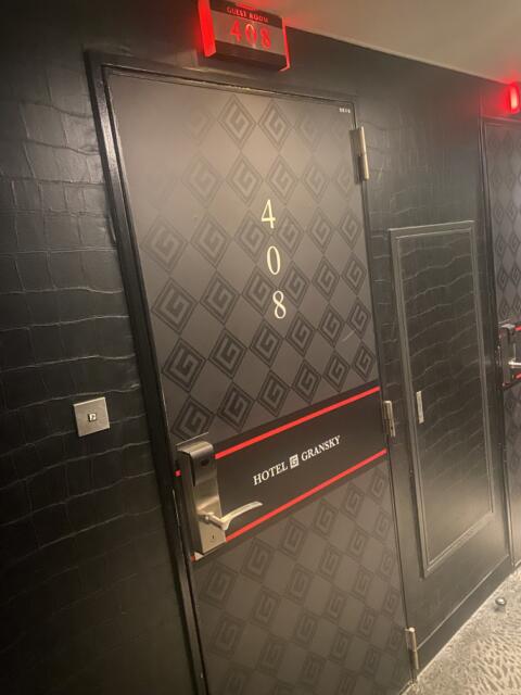 HOTEL GRANSKY（グランスカイ）(墨田区/ラブホテル)の写真『408号室(廊下からドア)』by こねほ
