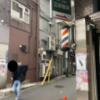 ホテル 小山 (KOYAMA）(新宿区/ラブホテル)の写真『大久保通りを新大久保側から右側に歩道を歩いて来た、曲がる角』by 頭文字TK