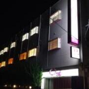 HOTEL Ose（オーゼ）(福岡市中央区/ラブホテル)の写真『夜の外観①』by Sparkle