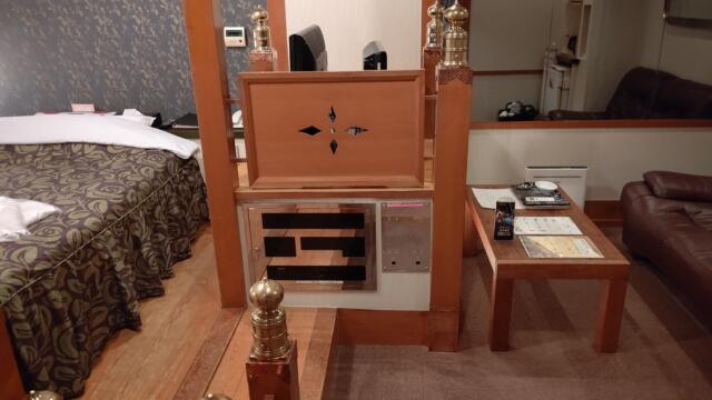 HOTEL Ose（オーゼ）(福岡市中央区/ラブホテル)の写真『212号室、レイアウト②   寝室、リビング』by Sparkle
