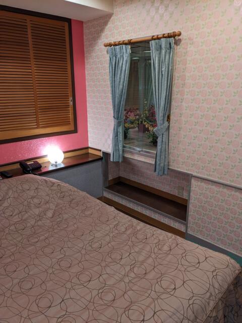 ホテル ラフォーレ(浜松市/ラブホテル)の写真『116号室（ベッド横の鏡）』by マーシ