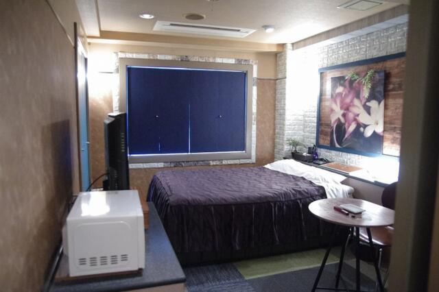 マイルド(川口市/ラブホテル)の写真『703号室　入口方向からの居室』by マーケンワン
