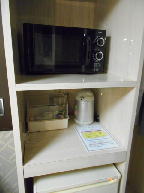 ニューポート(立川市/ラブホテル)の写真『101号室、電子レンジとお茶セット』by もんが～