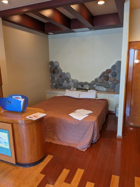 ホテル ア・パッション(浜松市/ラブホテル)の写真『２０号室（入り口ドアから撮影した右側）』by マーシ