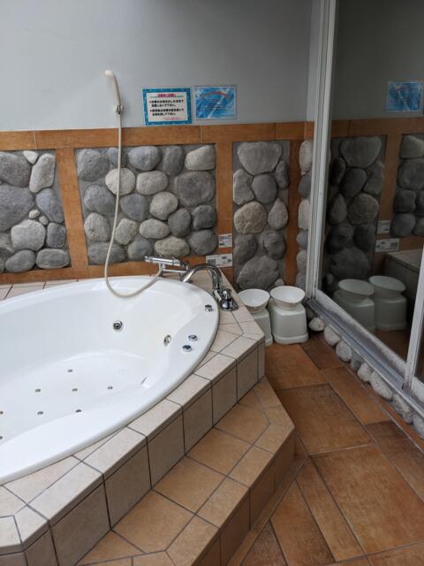 ホテル ア・パッション(浜松市/ラブホテル)の写真『２０号室（風呂桶とイス、２つづつ有り。）』by マーシ