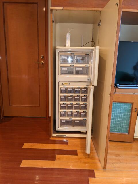 ホテル ア・パッション(浜松市/ラブホテル)の写真『２０号室（販売用冷蔵庫だけど空です。）』by マーシ