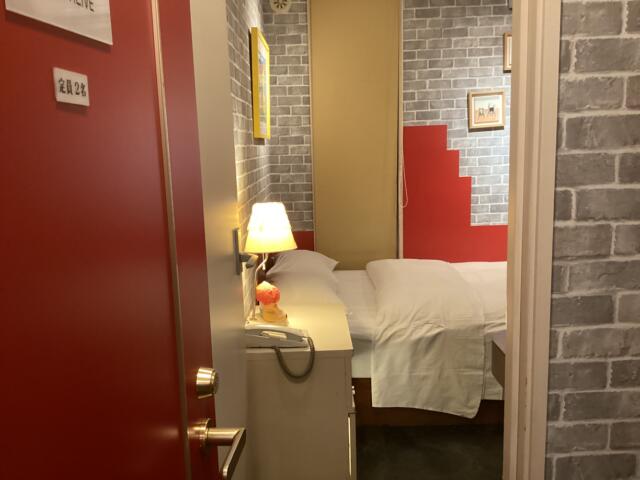 HOTEL Young Inn.(ヤング イン)(新宿区/ラブホテル)の写真『418号室 ドアを開けたところから見た室内』by ACB48