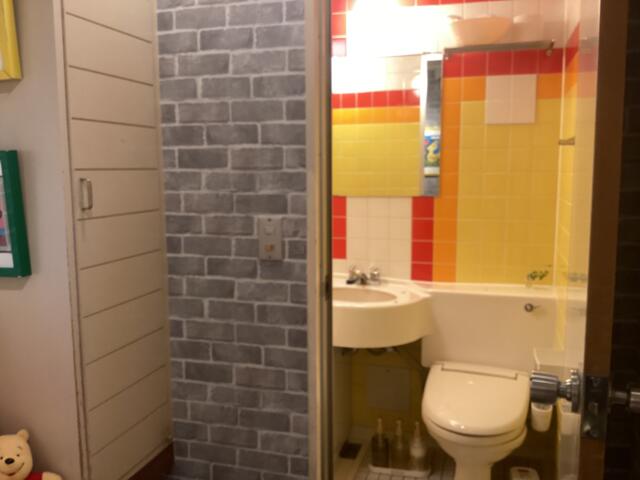 HOTEL Young Inn.(ヤング イン)(新宿区/ラブホテル)の写真『418号室 お部屋から見た浴室(ユニットバス)』by ACB48