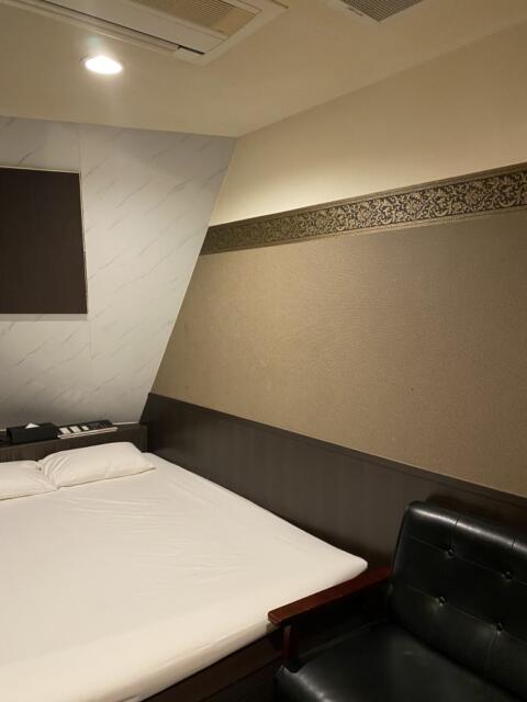HOTEL HERME（エルメ）(渋谷区/ラブホテル)の写真『401号室(左手前から奥)』by こねほ