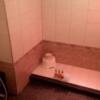 HOTEL IXION（イクシオン)(戸田市/ラブホテル)の写真『205号室、シャワーとシャンプーなど。映りこんでないが、右上にはスポットがあり、妖しい雰囲気にしてくれる』by 春風拳