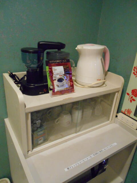 ホテル アーカス(立川市/ラブホテル)の写真『305号室、コーヒーメーカーがあるのは珍しい』by もんが～