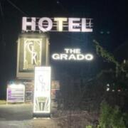 HOTEL THE GRADO 菊川（グラード）(菊川市/ラブホテル)の写真『夜の外観』by まさおJリーグカレーよ