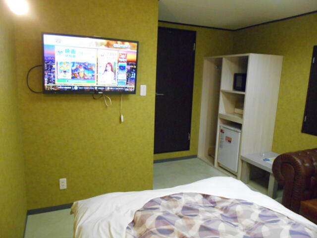 ニューポート(立川市/ラブホテル)の写真『203号室、部屋奥から』by もんが～