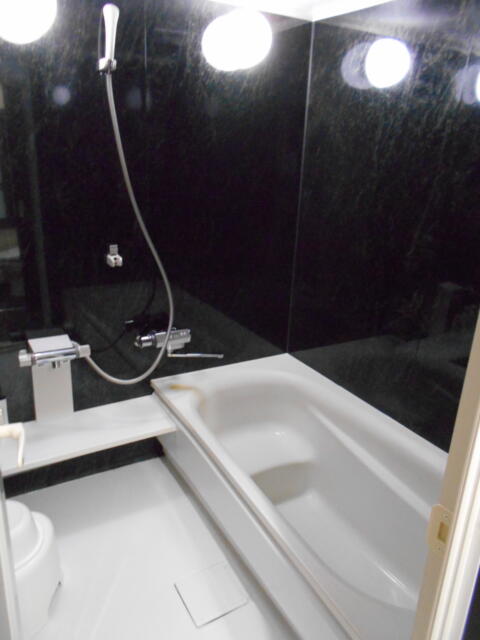 ニューポート(立川市/ラブホテル)の写真『203号室、バスルーム』by もんが～