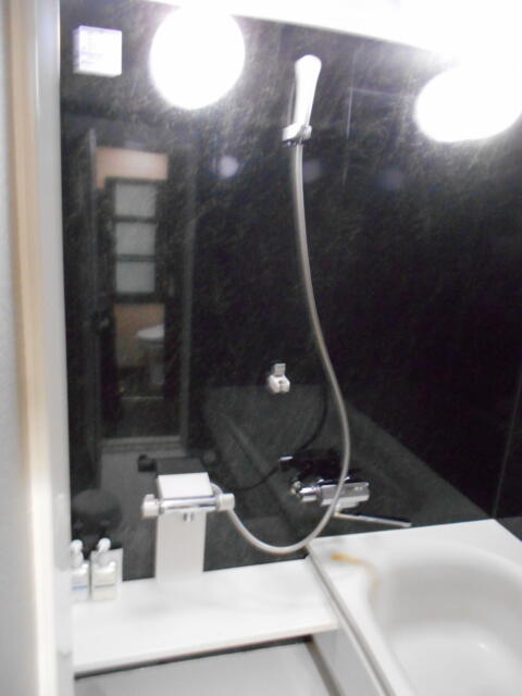 ニューポート(立川市/ラブホテル)の写真『203号室、シャワー』by もんが～