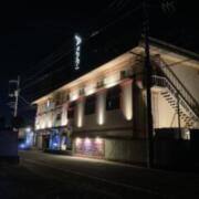 ホテルアメリカン(松山市/ラブホテル)の写真『夜の外観』by まさおJリーグカレーよ