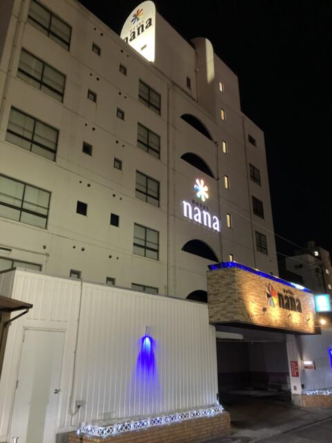 ホテルnana（ナナ）(松山市/ラブホテル)の写真『夜の外観』by まさおJリーグカレーよ