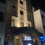 HOTEL PiANO(松山市/ラブホテル)の写真『夜の外観』by まさおJリーグカレーよ