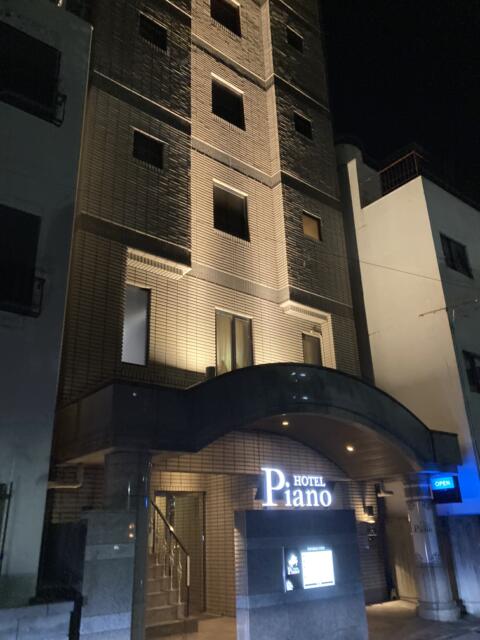 HOTEL PiANO(松山市/ラブホテル)の写真『夜の外観』by まさおJリーグカレーよ