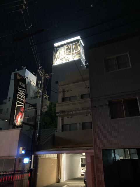 HOTEL SWEETS（スイーツ）(松山市/ラブホテル)の写真『夜の外観』by まさおJリーグカレーよ