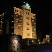 ホテルファンタジアリゾート(松山市/ラブホテル)の写真『夜の外観』by まさおJリーグカレーよ