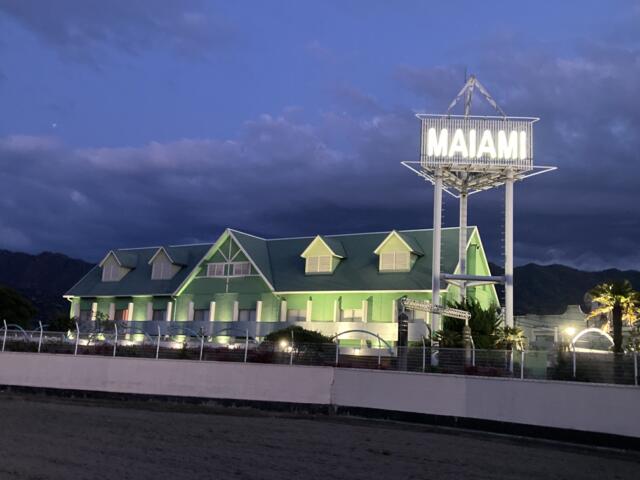 HOTEL Miami（マイアミ）(観音寺市/ラブホテル)の写真『夜の外観』by まさおJリーグカレーよ