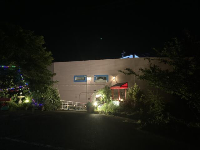 HOTEL ROSE(ローズ)(坂出市/ラブホテル)の写真『夜の外観』by まさおJリーグカレーよ