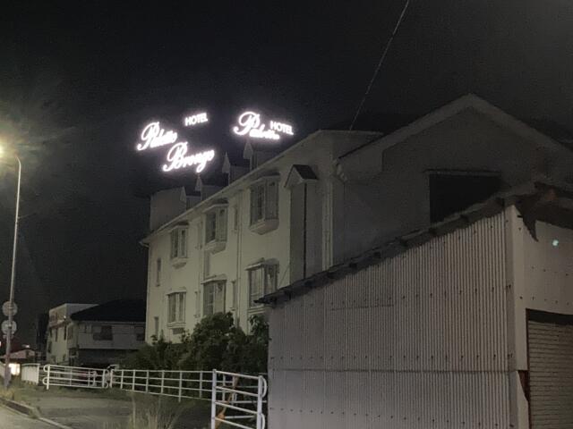 ホテルパレットブロンズ(倉敷市/ラブホテル)の写真『夜の外観』by まさおJリーグカレーよ