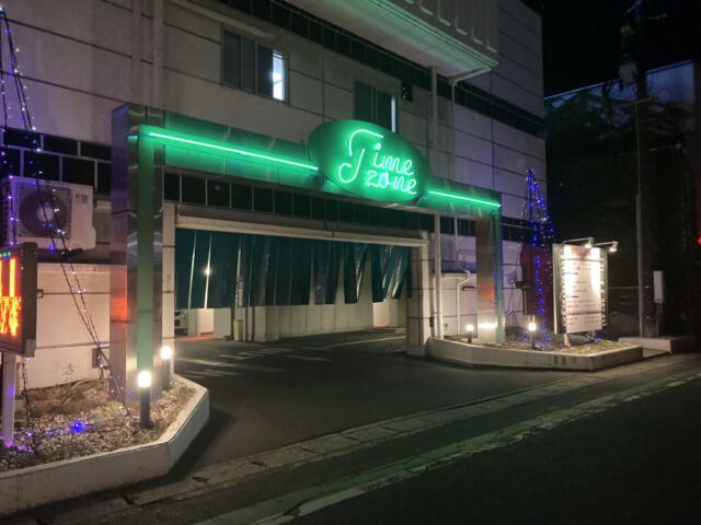 ホテルタイムゾーン(倉敷市/ラブホテル)の写真『夜の外観』by まさおJリーグカレーよ