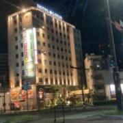 HOTEL LOTUS 岡山（ロータス）(岡山市/ラブホテル)の写真『夜の外観』by まさおJリーグカレーよ