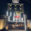 HOTEL the QUEEN 豊中 (ザクイーントヨナカ)(豊中市/ラブホテル)の写真『夜の外観』by まさおJリーグカレーよ