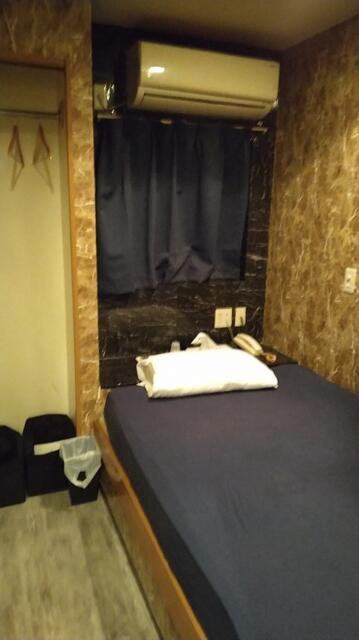 レンタルルーム サンガ(横浜市中区/ラブホテル)の写真『202号室全景-ほぼベッドで占有されています』by _Yama