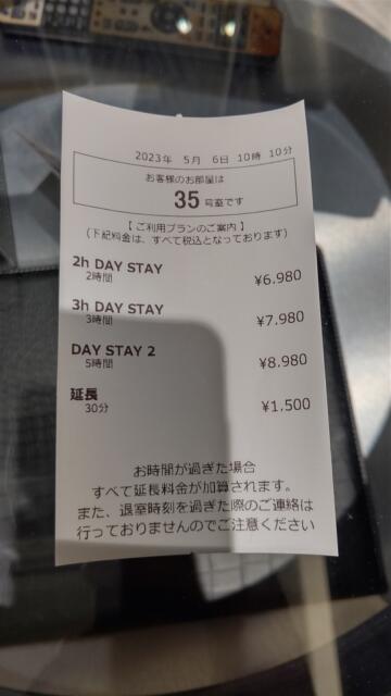 HOTEL KABUKI (ホテル カブキ)(新宿区/ラブホテル)の写真『35号室、料金表です。(23,5)』by キジ