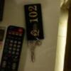 Hotel Queen(クィーン)(豊島区/ラブホテル)の写真『102号室の利用証明、部屋の鍵、価格帯からはコスパ最高』by ヒロくん!