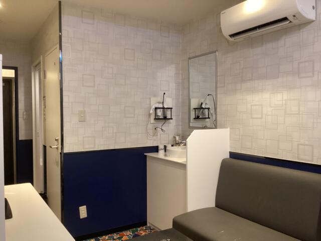HOTEL AMORE（アモーレ）(渋谷区/ラブホテル)の写真『102号室 ベッド足元から見た室内』by ACB48