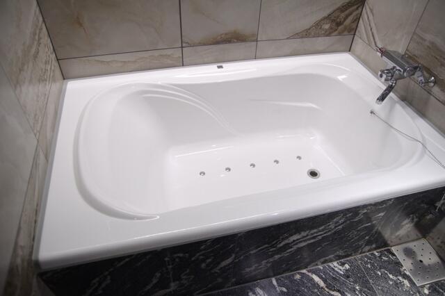 HOTEL PASHA GRAN（パシャグラン）(台東区/ラブホテル)の写真『703号室　ブロアバス機能付き浴槽』by マーケンワン