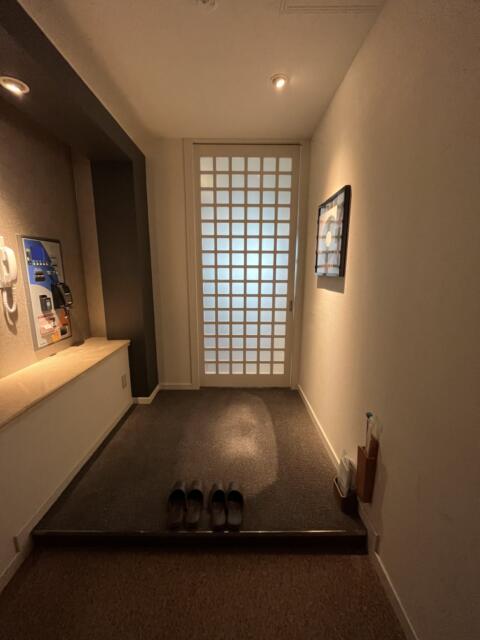 ベルグラーブ(浜松市/ラブホテル)の写真『903号室　玄関』by ま〜も〜る〜