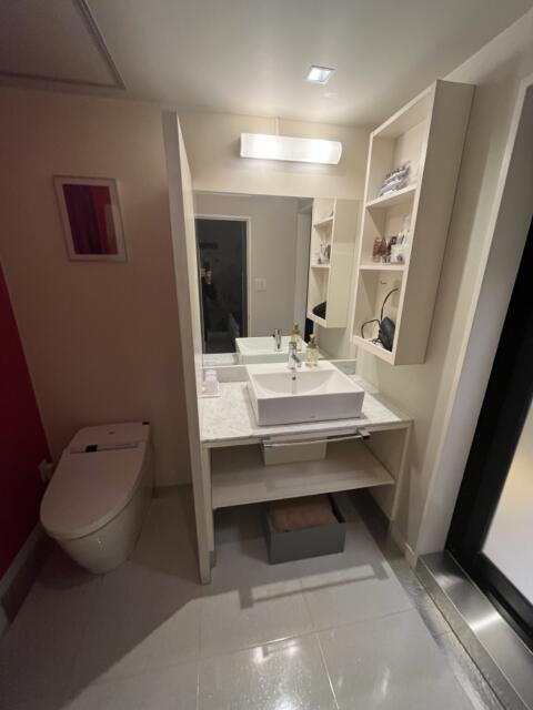 ホテル グラス(豊島区/ラブホテル)の写真『403号室トイレ＋洗面台』by 無法松