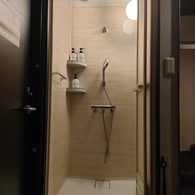 レンタルルーム Cheri (シェリ)(台東区/ラブホテル)の写真『305号室、シャワールーム』by やどやど