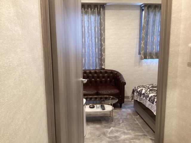 HOTEL DIAMOND（ダイヤモンド）(渋谷区/ラブホテル)の写真『604号室 前室から見た室内』by ACB48