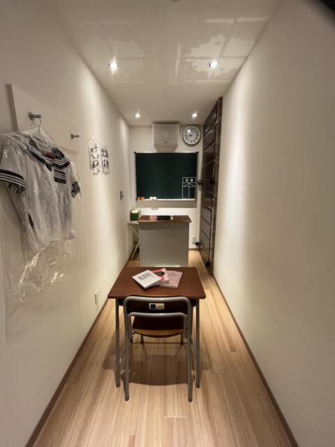 HOTEL AMAN(アマン)(浜松市/ラブホテル)の写真『216号室　教室』by ま〜も〜る〜